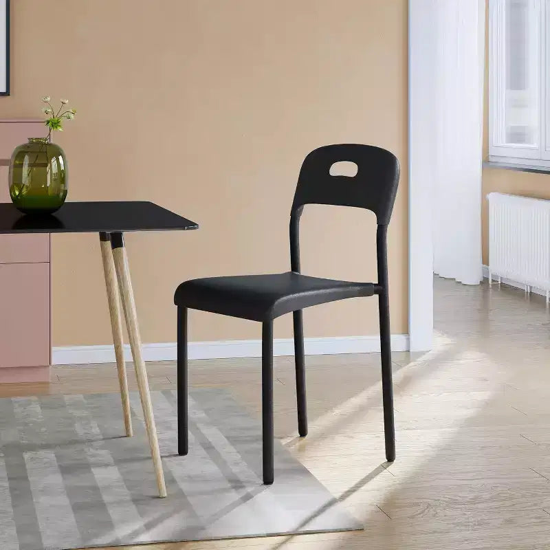 Chaise de cuisine moderne empilable, cadre en plastique avec pieds en métal, imperméable et antitache, noir