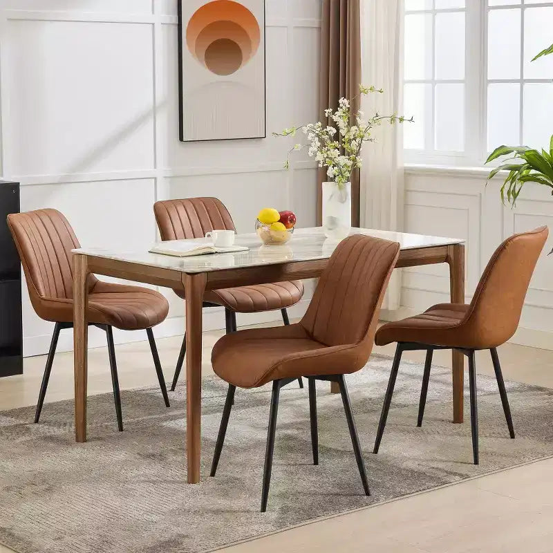 Chaise moderne confortable de style médiéval