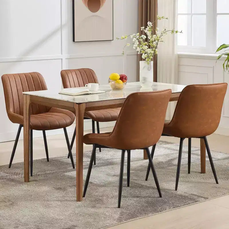 Chaise moderne confortable de style médiéval