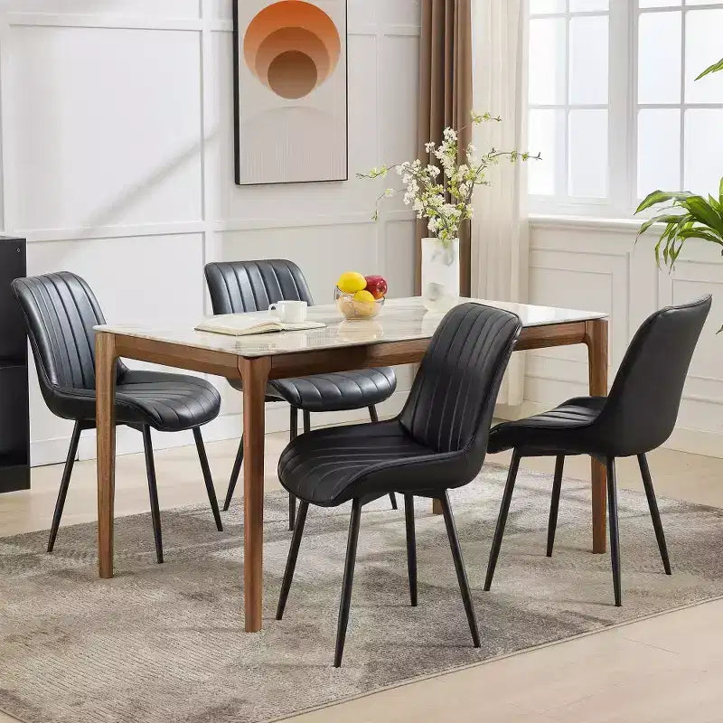 Chaise moderne confortable de style médiéval