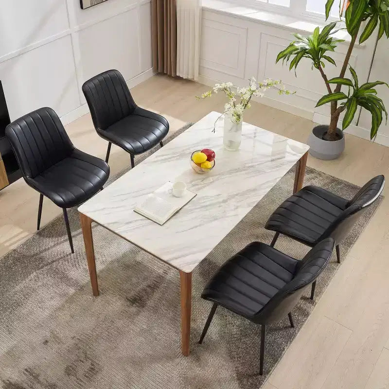 Chaise moderne confortable de style médiéval