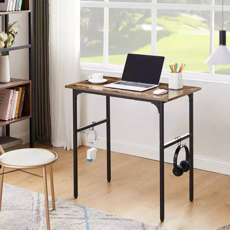 Petit bureau d'ordinateur de 32/43 po, bureau d'écriture avec crochets, bureau de travail avec pieds réglables pour petit espace, marron