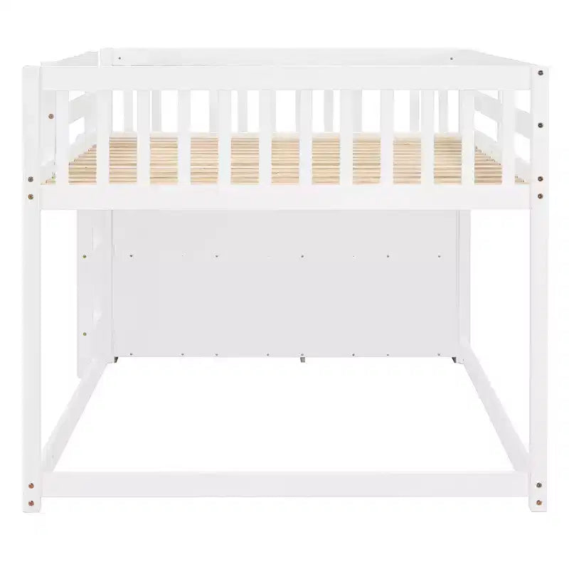 Lit superposé blanc de 234 cm avec matelas doubles aux deux niveaux, doté de 4 tiroirs et 3 étagères, cadre en pin massif avec MDF